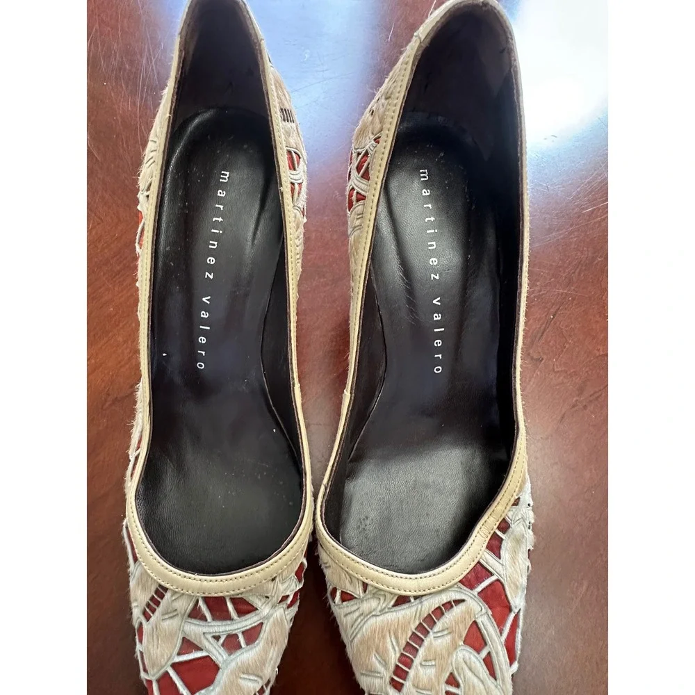 Martinez Valero Womens Red Cream Embroidered Pointed Toe Stiletto Pumps Size 6